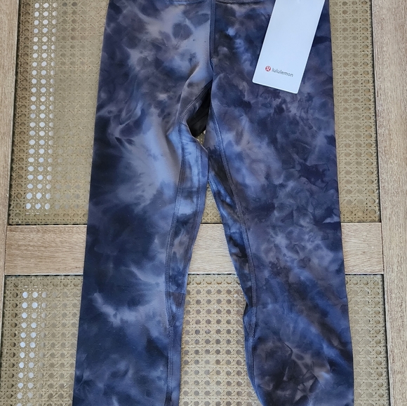 SOLD....NWT Lululemon align crop HR 23" NEW - Picture 2 of 3